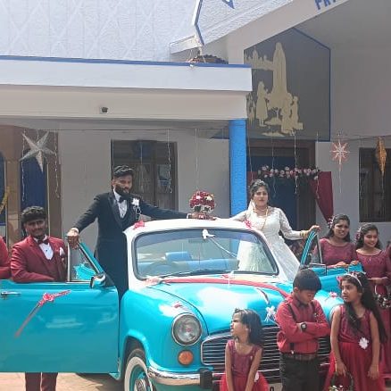 Wedding party with the open-top Ambassador